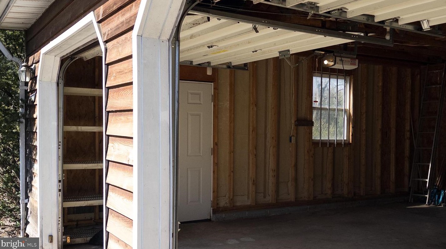 2947 Schoolhouse Rd, Hbg Inter Airp PA  17057-3545 exterior