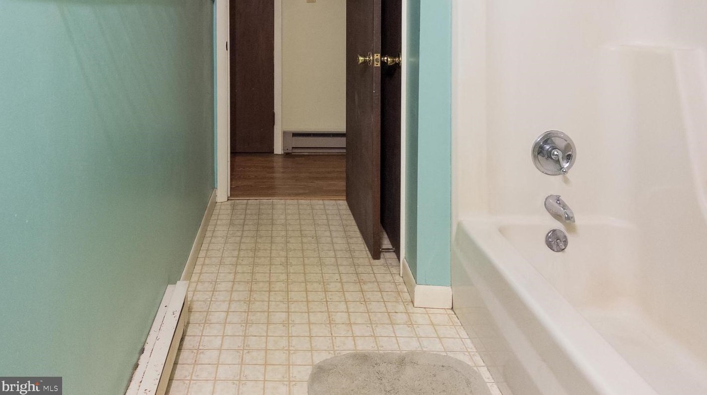 2947 Schoolhouse Rd, Hbg Inter Airp PA  17057-3545 exterior