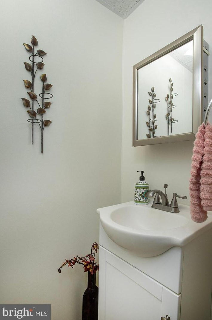 225 Ann St, Hbg Inter Airp PA  17057-1102 exterior