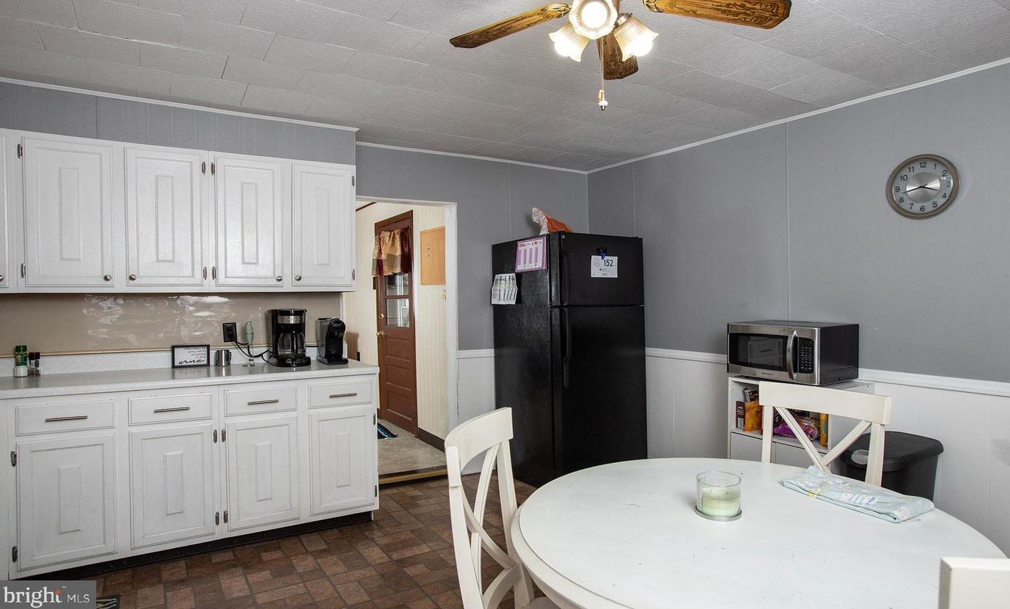 225 Ann St, Hbg Inter Airp PA  17057-1102 exterior