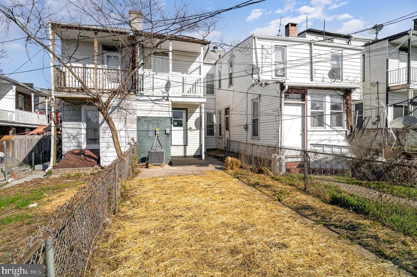 413 Muench St, Harrisburg PA  17102-1533 exterior