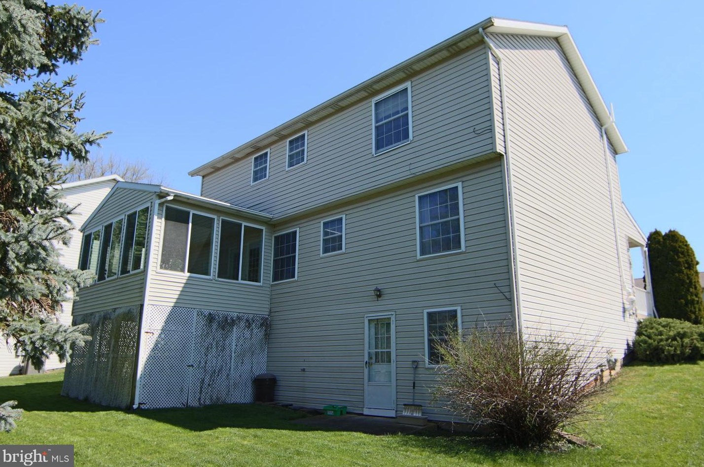 591 Constitution Dr, Hbg Inter Airp PA  17057-3489 exterior