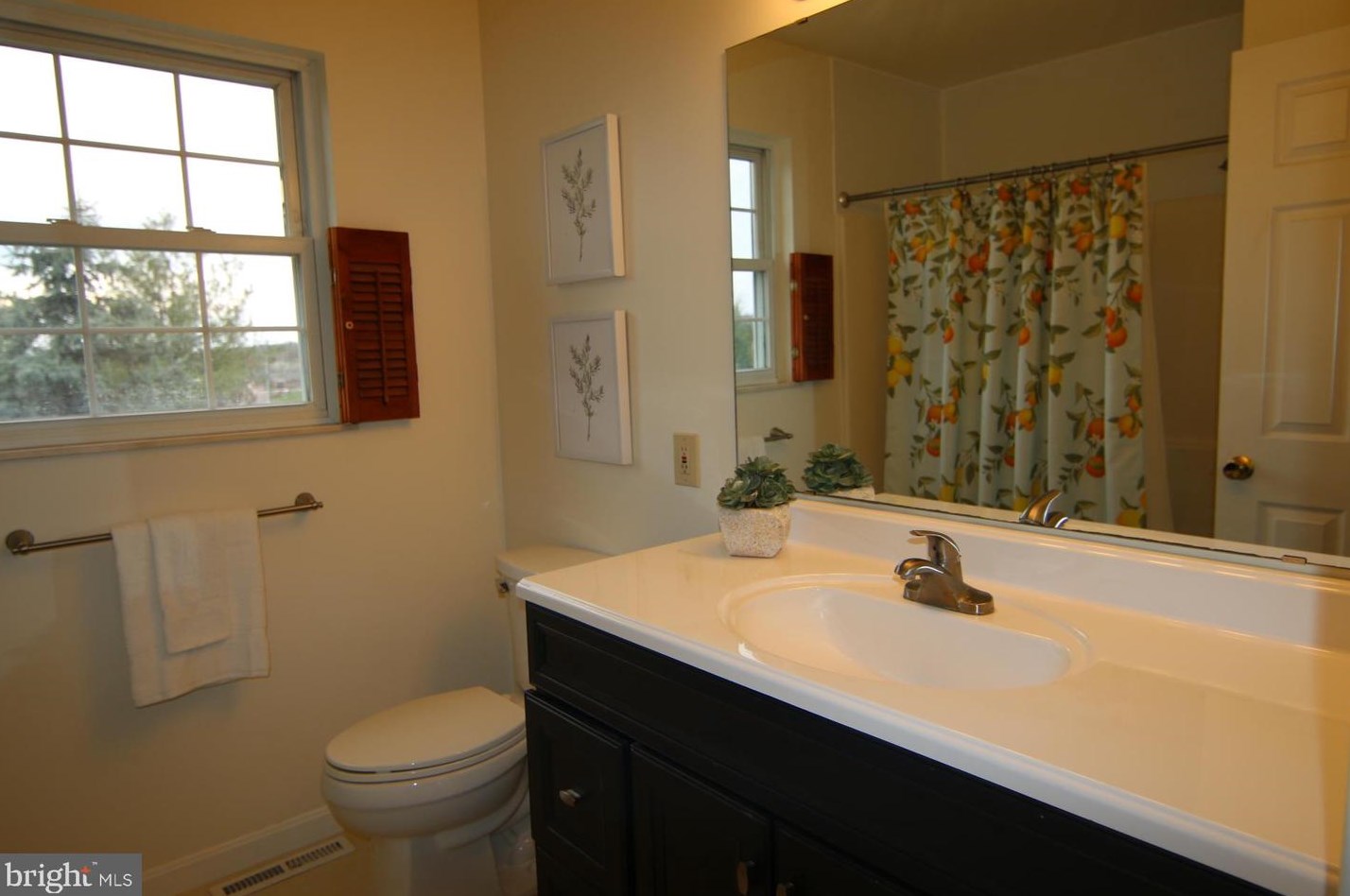 591 Constitution Dr, Hbg Inter Airp PA  17057-3489 exterior