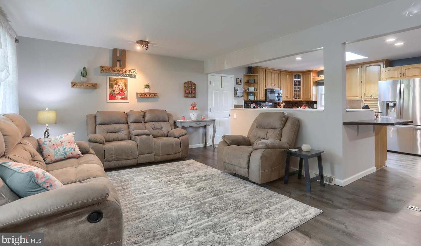 2923 Orchard Ln, Hbg Inter Airp PA  17057-5114 exterior