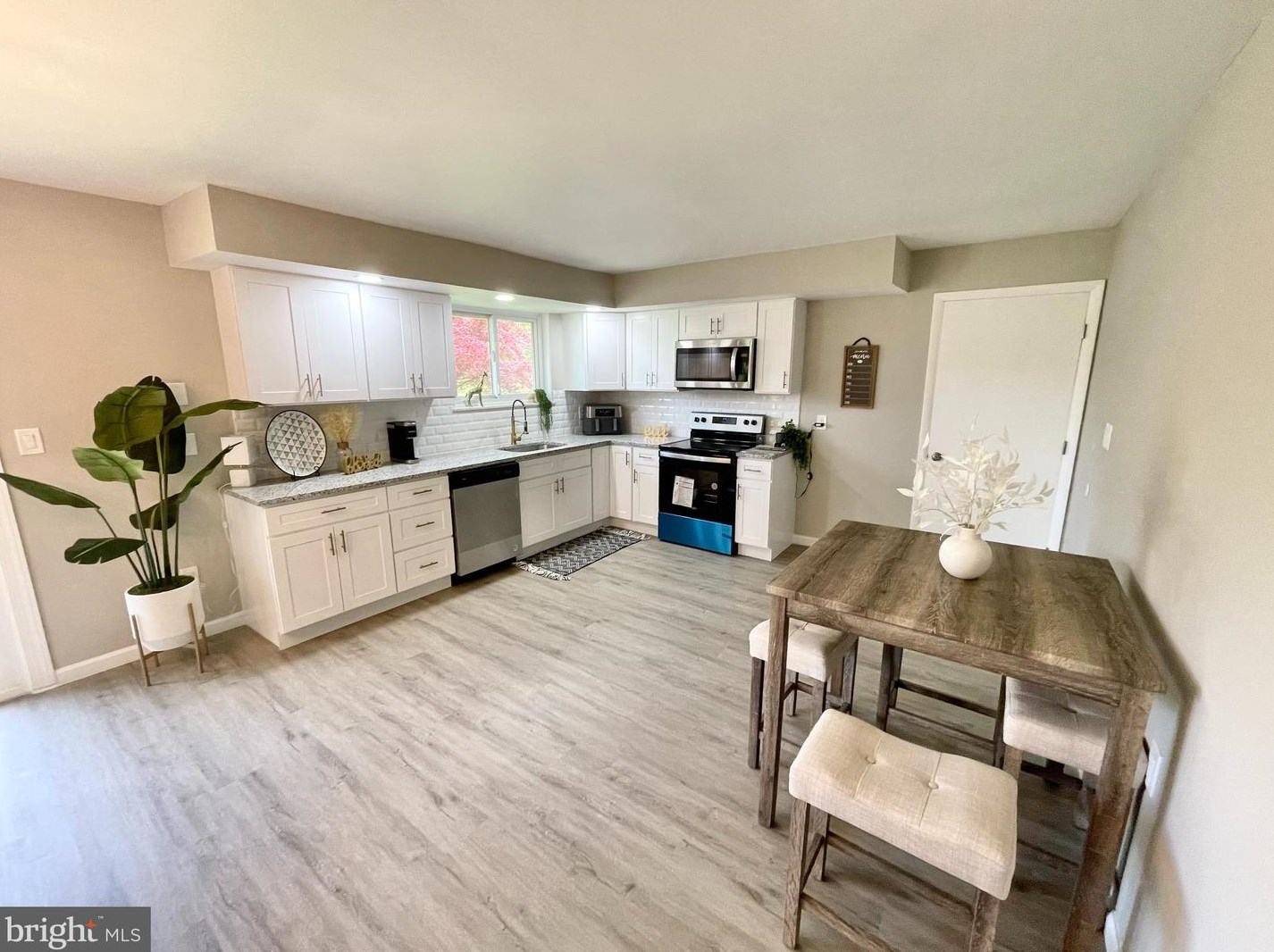 1508 Spring Garden Dr, Hbg Inter Airp PA  17057-3272 exterior