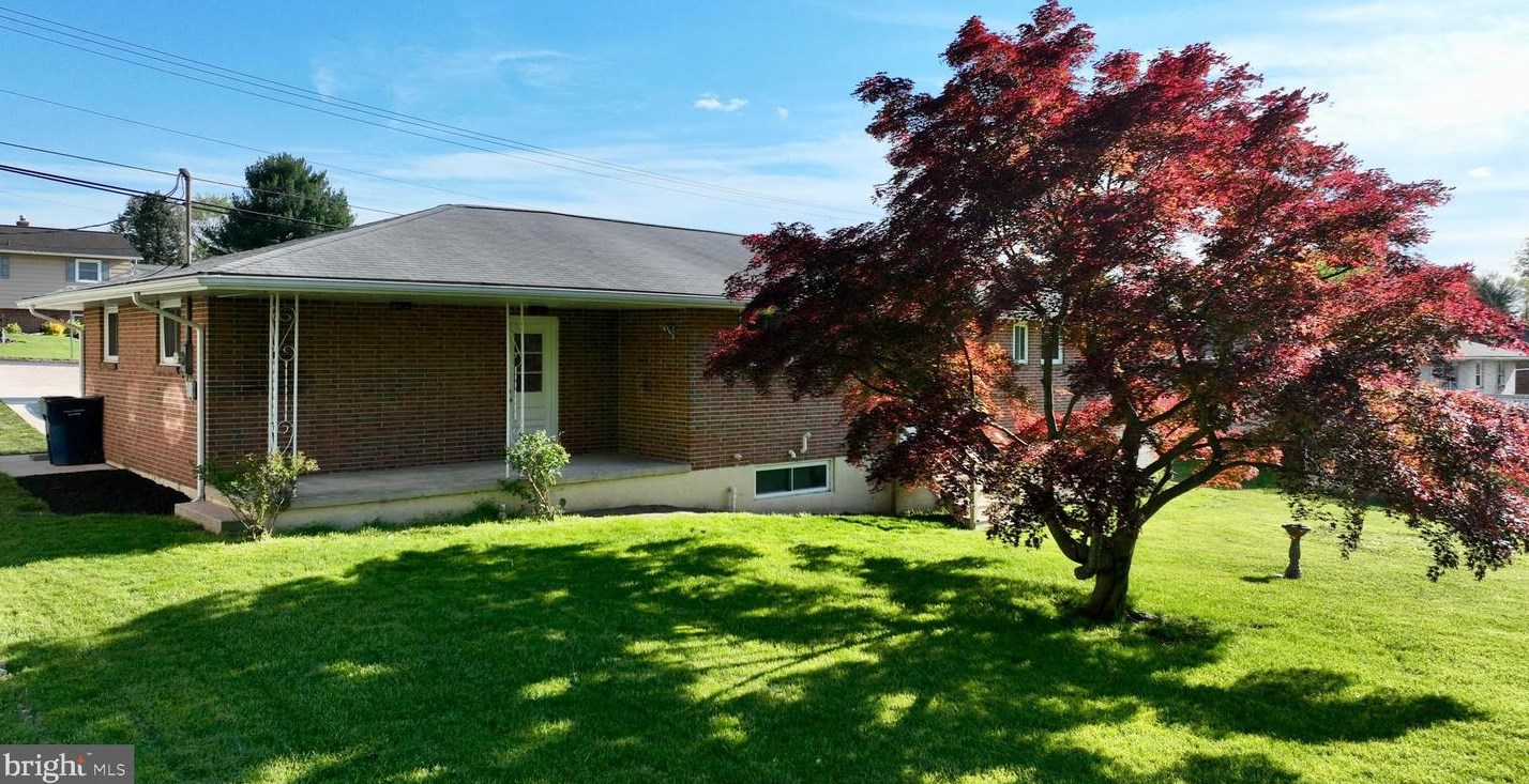 1508 Spring Garden Dr, Hbg Inter Airp PA  17057-3272 exterior