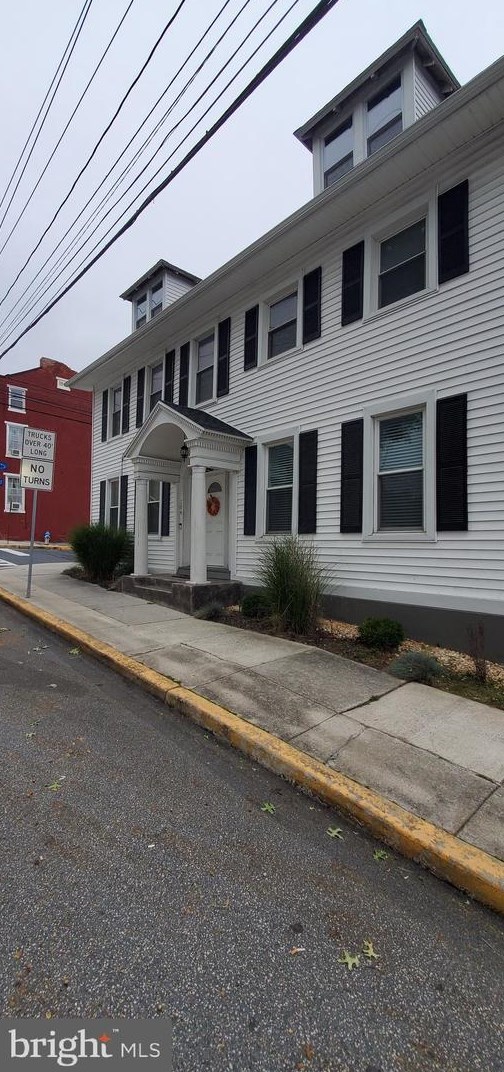 104 Main St, Hbg Inter Airp PA 17057-1216 exterior