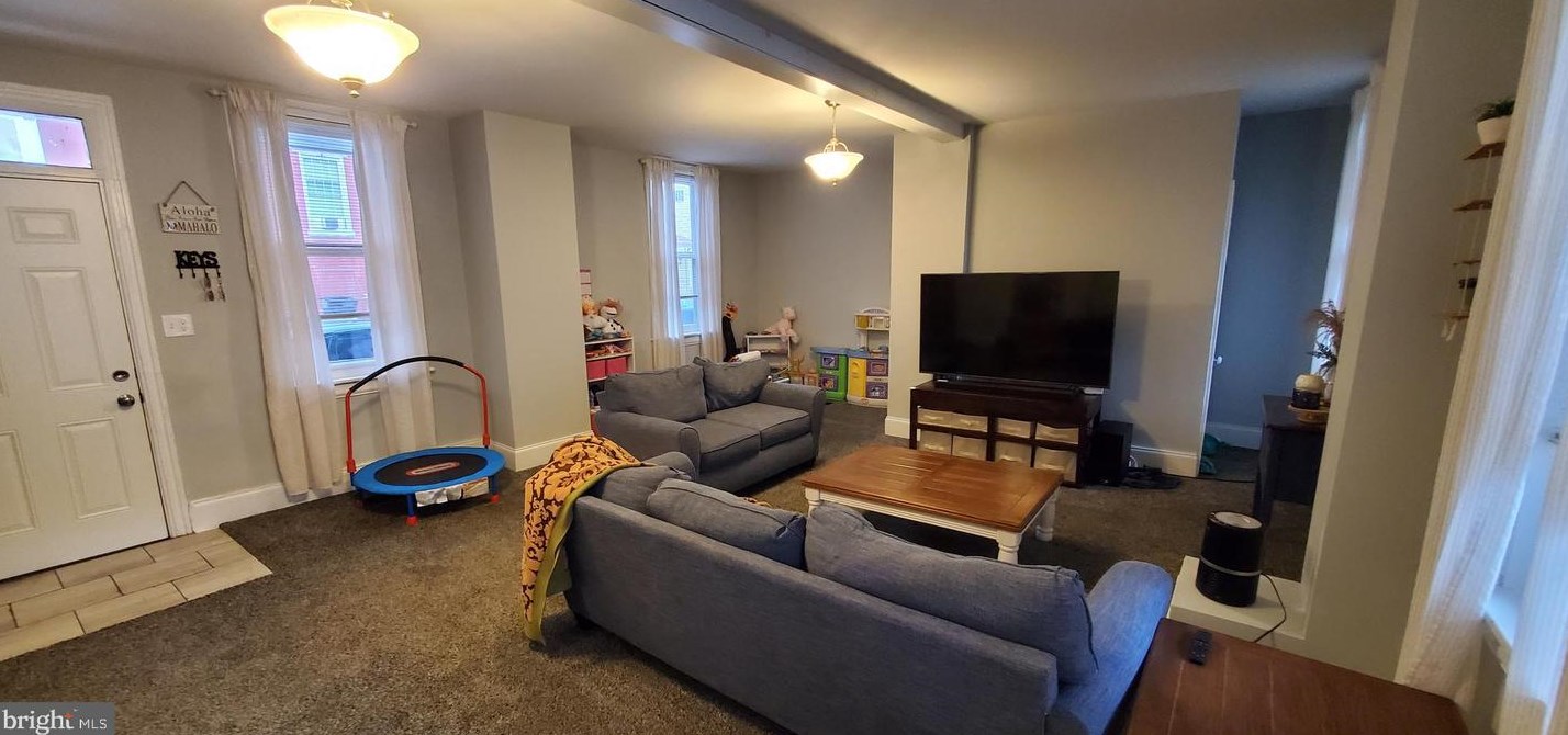 104 Main St, Hbg Inter Airp PA 17057-1216 exterior