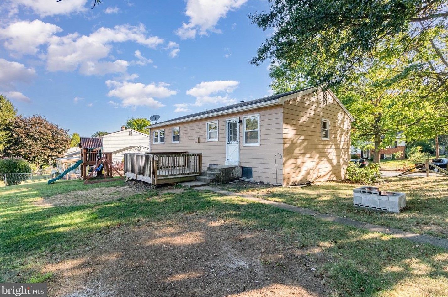 302 Hickory Hill Ter, Harrisburg PA  17109-1222 exterior