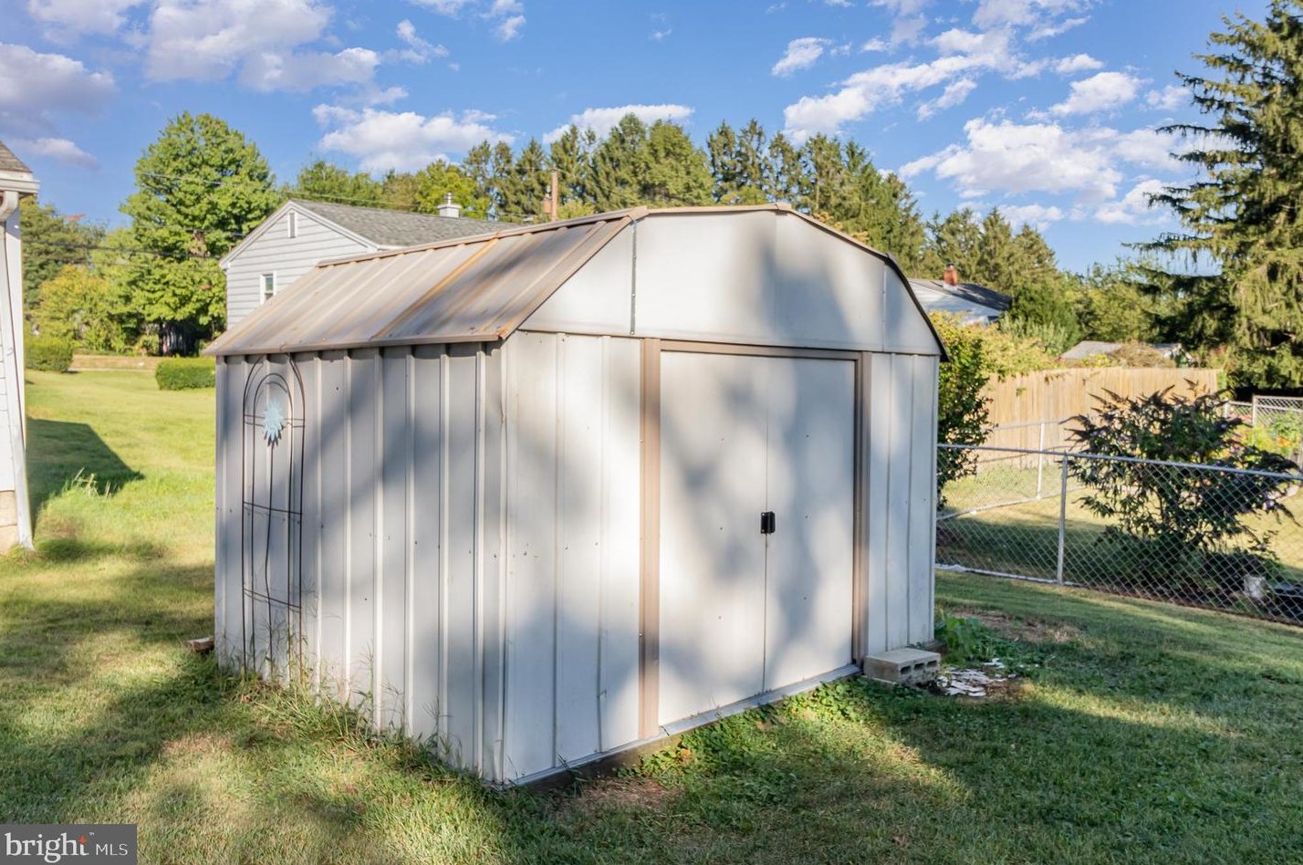 302 Hickory Hill Ter, Harrisburg PA  17109-1222 exterior