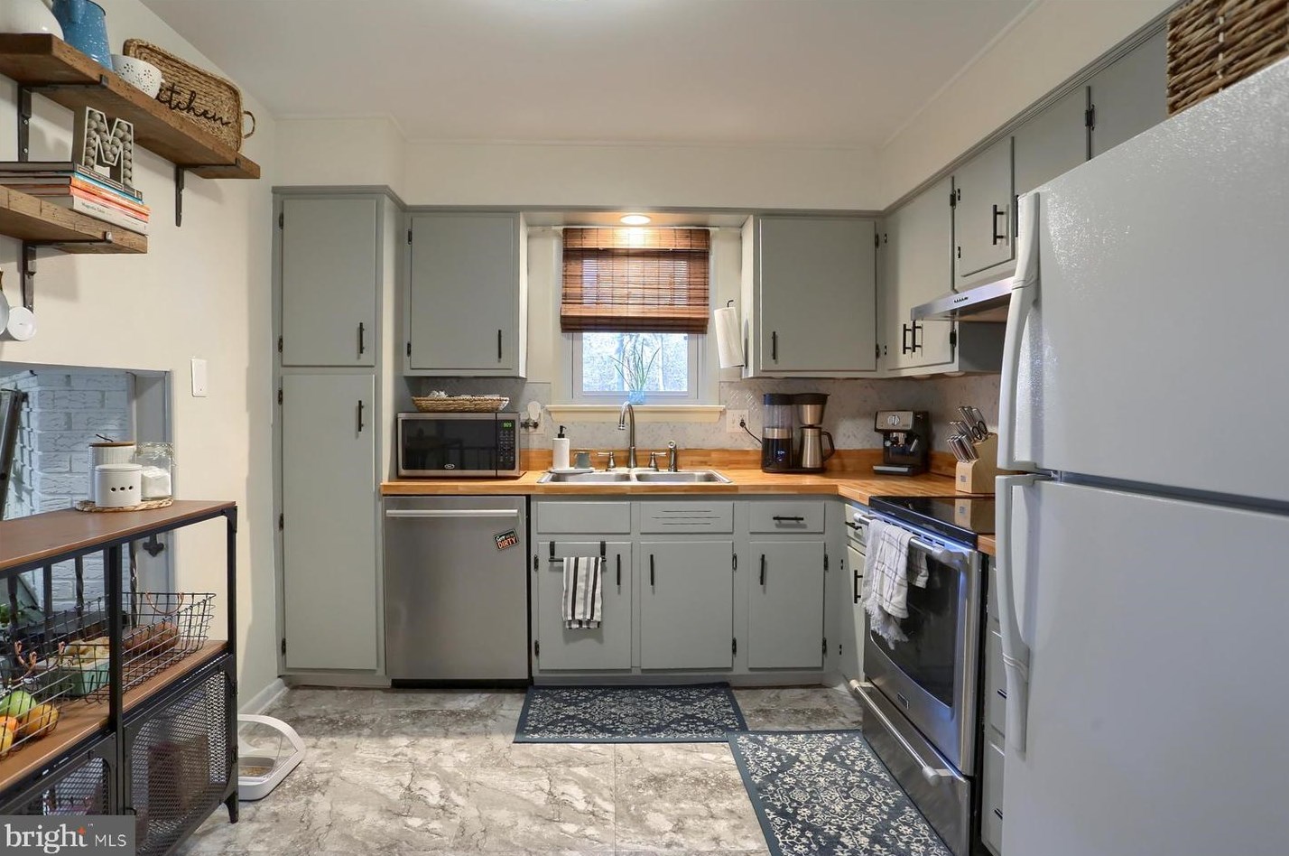 216 Fairville Ave, Harrisburg PA  17112-9701 exterior