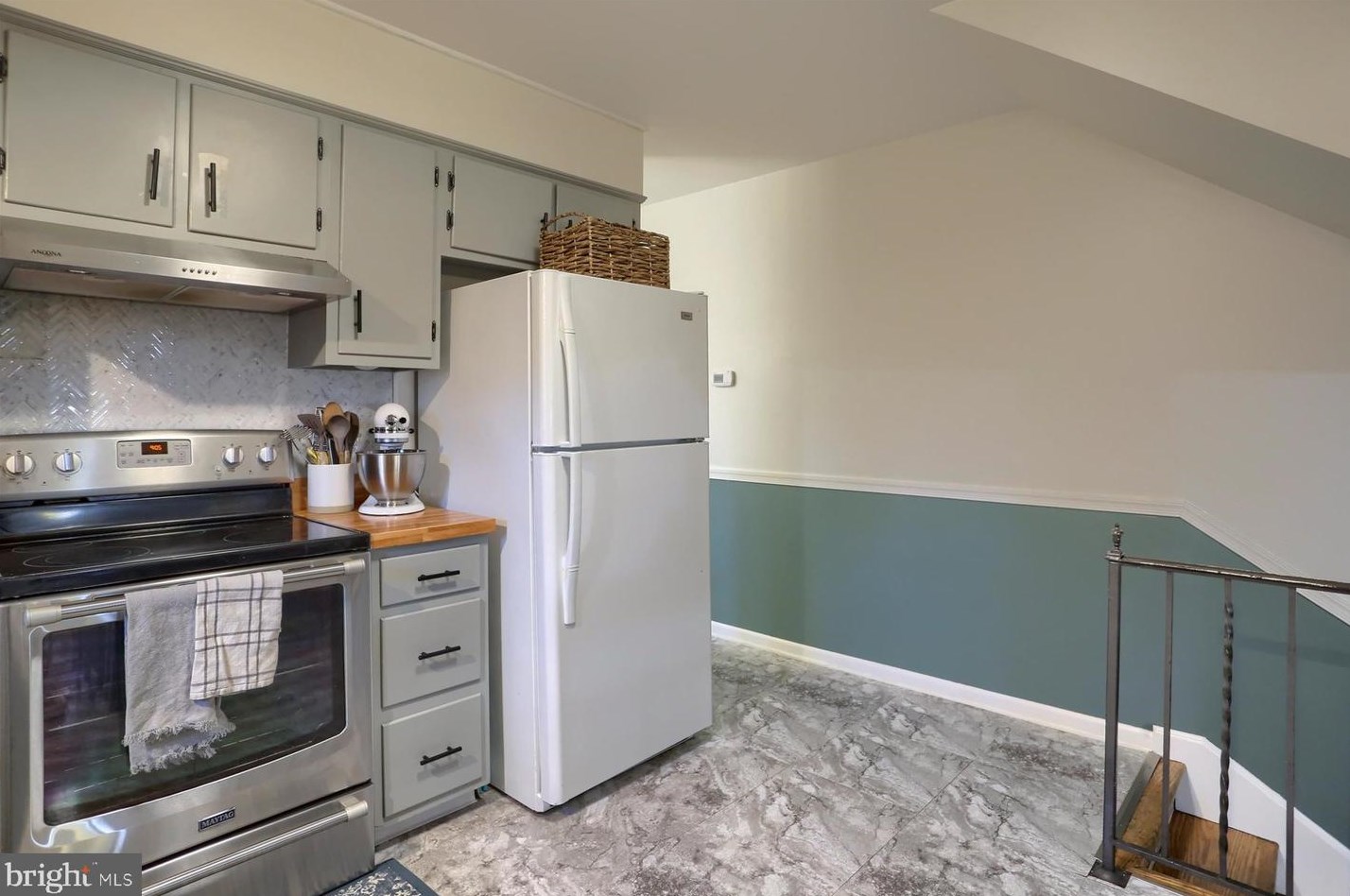 216 Fairville Ave, Harrisburg PA  17112-9701 exterior