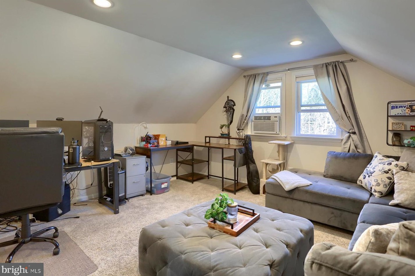 216 Fairville Ave, Harrisburg PA  17112-9701 exterior