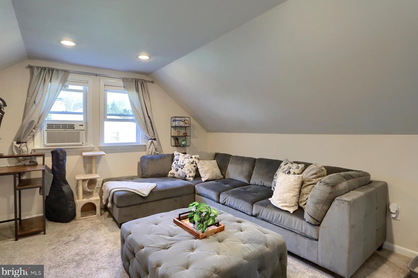 216 Fairville Ave, Harrisburg PA  17112-9701 exterior