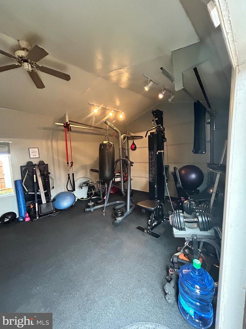 1625 Herr St, Harrisburg PA  17103-1450 exterior