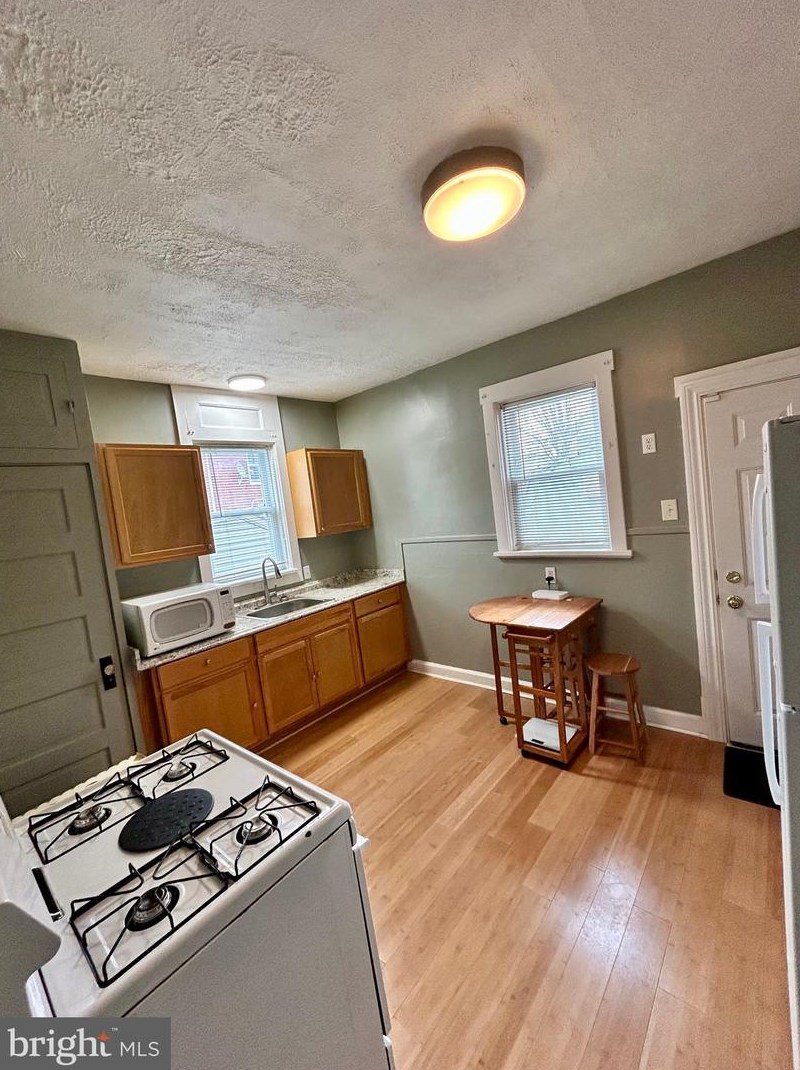 1625 Herr St, Harrisburg PA  17103-1450 exterior