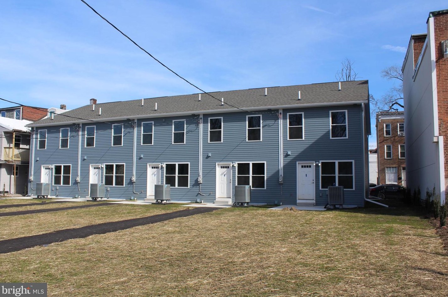 246 Hummel St, Harrisburg PA  17104-1728 exterior