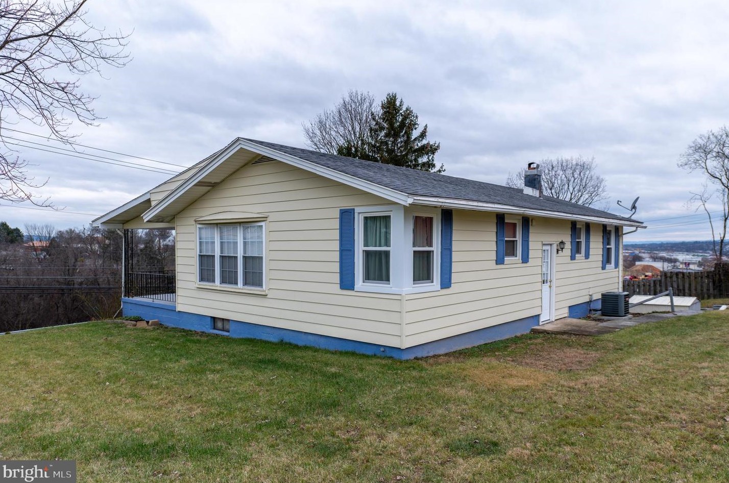 8366 Hilton St, Hummelstown PA  17036-8680 exterior