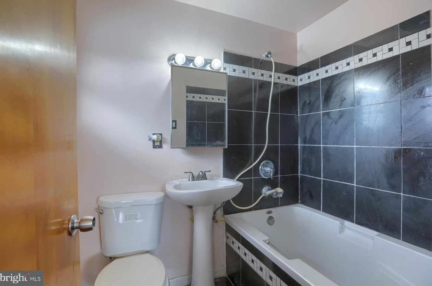 5003 Irene Dr, Harrisburg PA  17112-2138 exterior