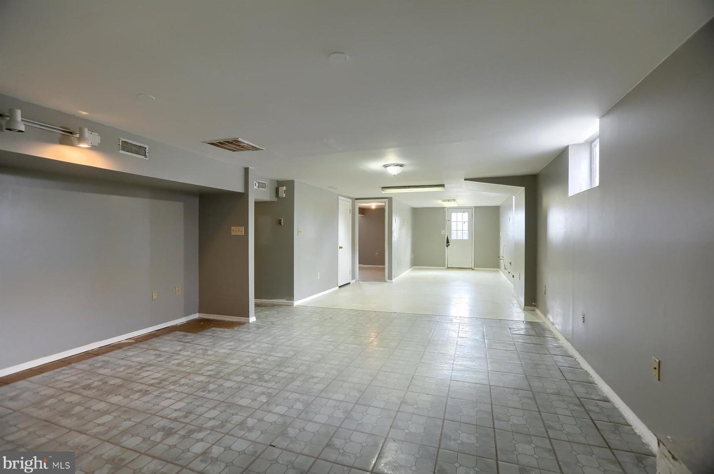 5003 Irene Dr, Harrisburg PA  17112-2138 exterior