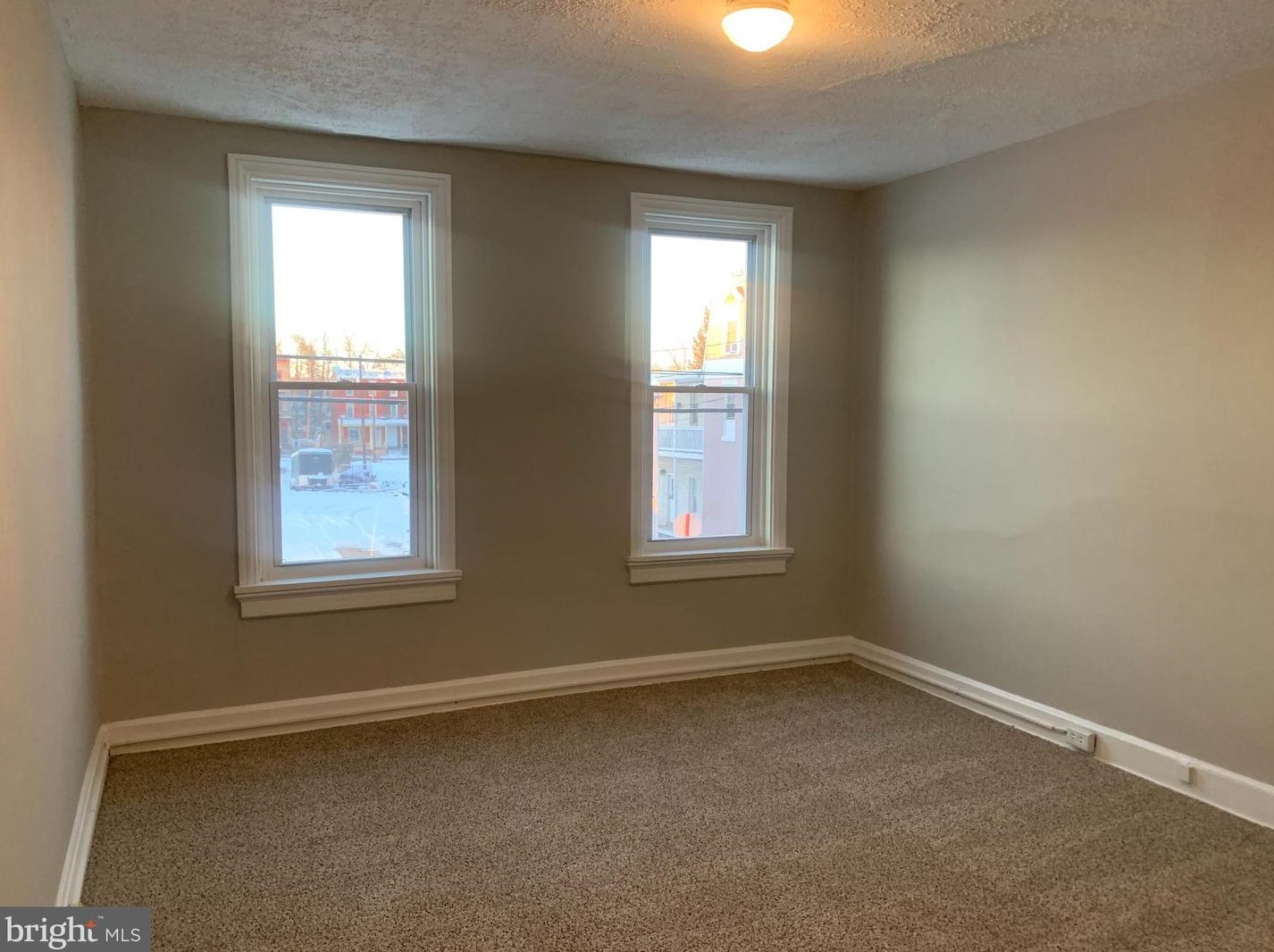 613 Peffer St, Harrisburg PA  17102-1025 exterior