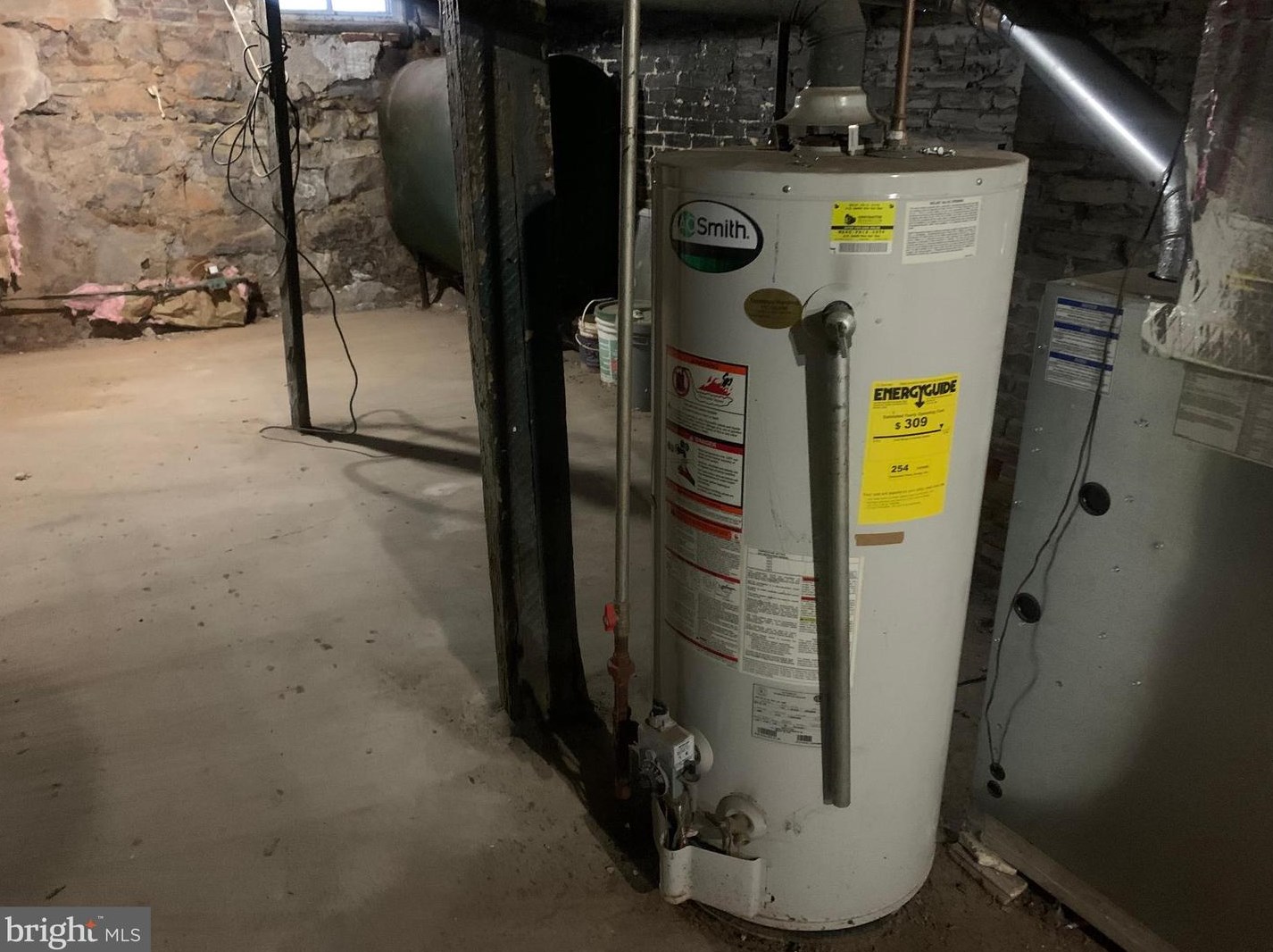 613 Peffer St, Harrisburg PA  17102-1025 exterior