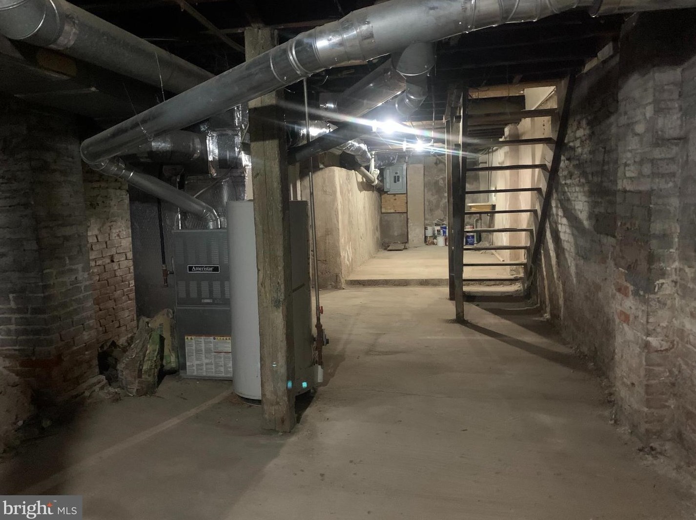 613 Peffer St, Harrisburg PA  17102-1025 exterior