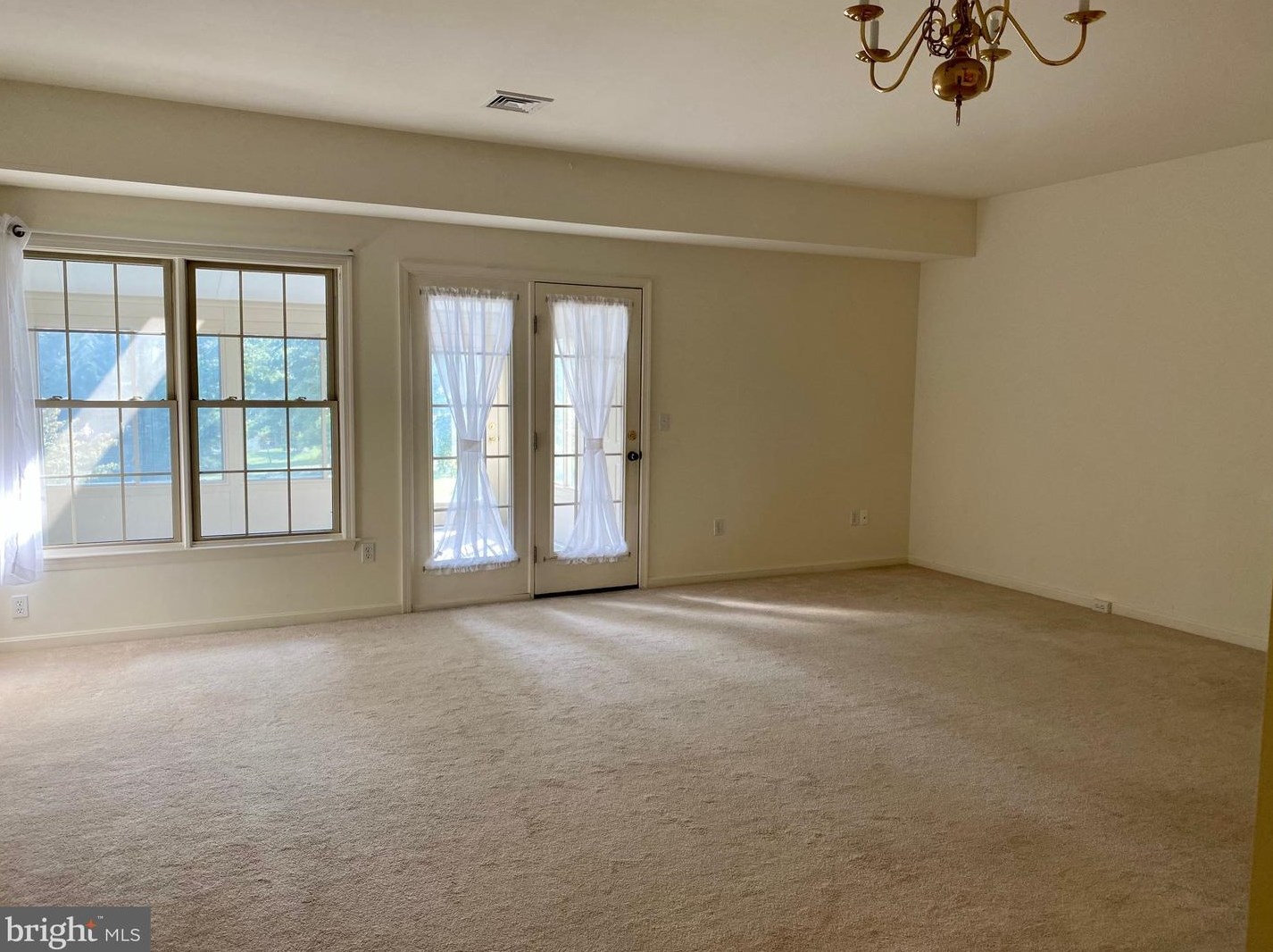 1946 Limestone Dr, Hummelstown PA  17036-7023 exterior