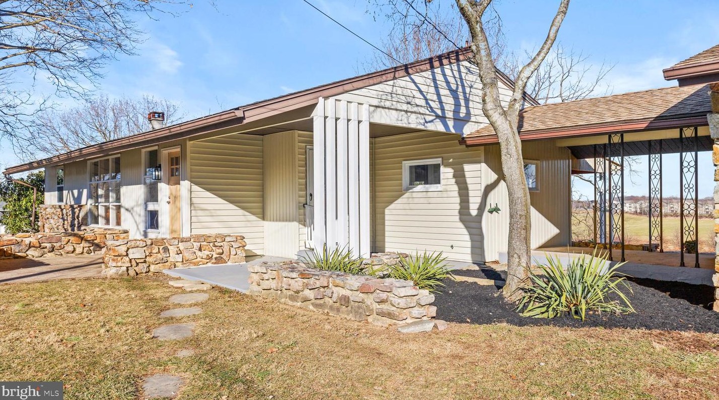 153 Alva Dr, Harrisburg PA  17112-3711 exterior