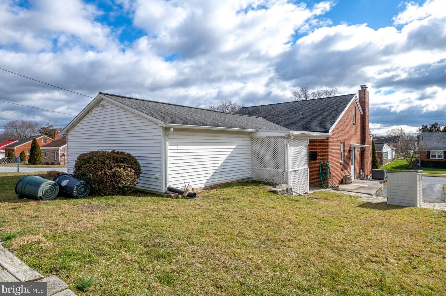 4922 Wyoming Ave, Harrisburg PA  17109-3032 exterior