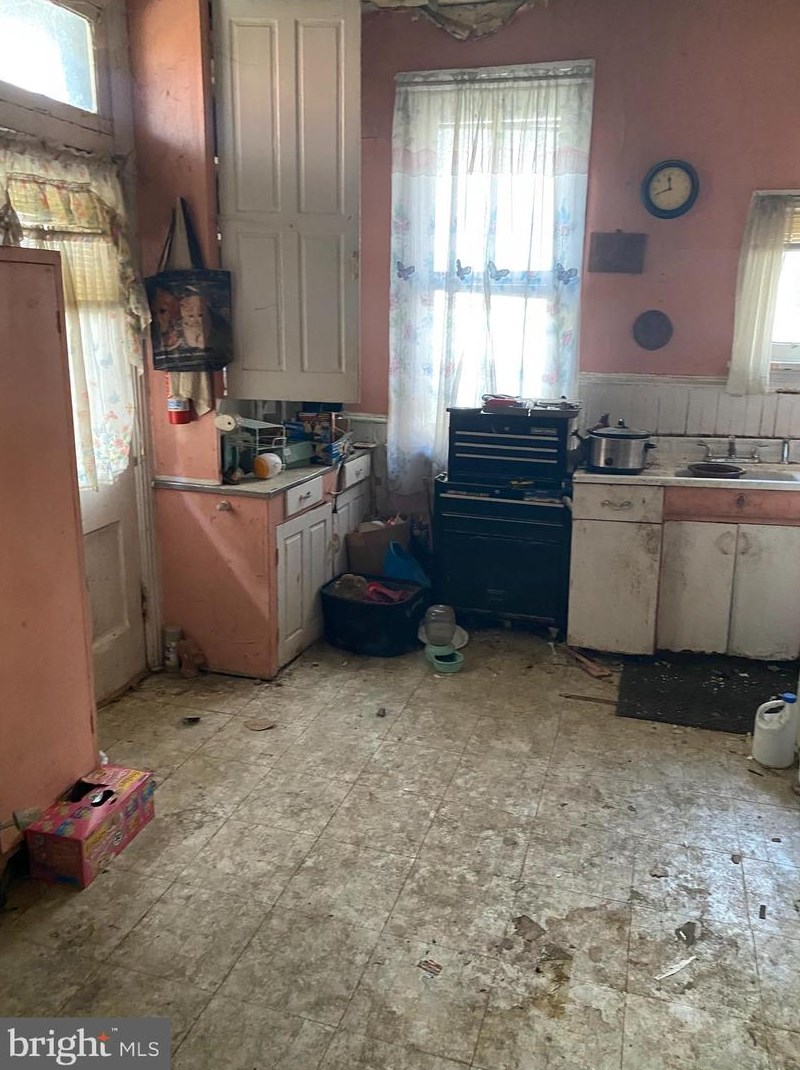 2110 Derry St, Harrisburg PA  17104-2723 exterior