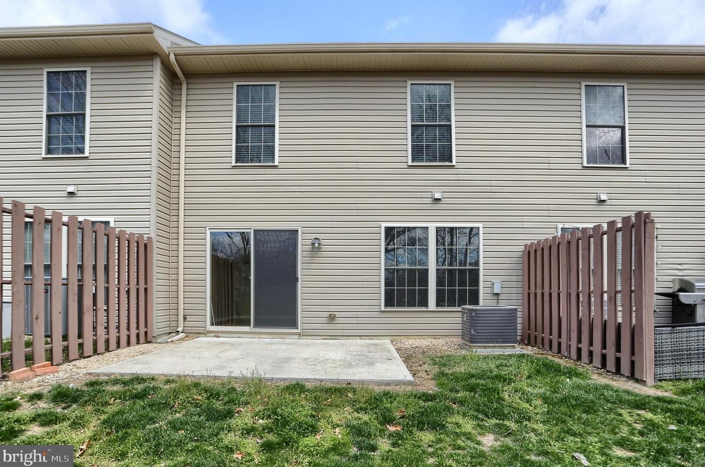 539 Pond View Ct, Harrisburg PA  17110-4020 exterior