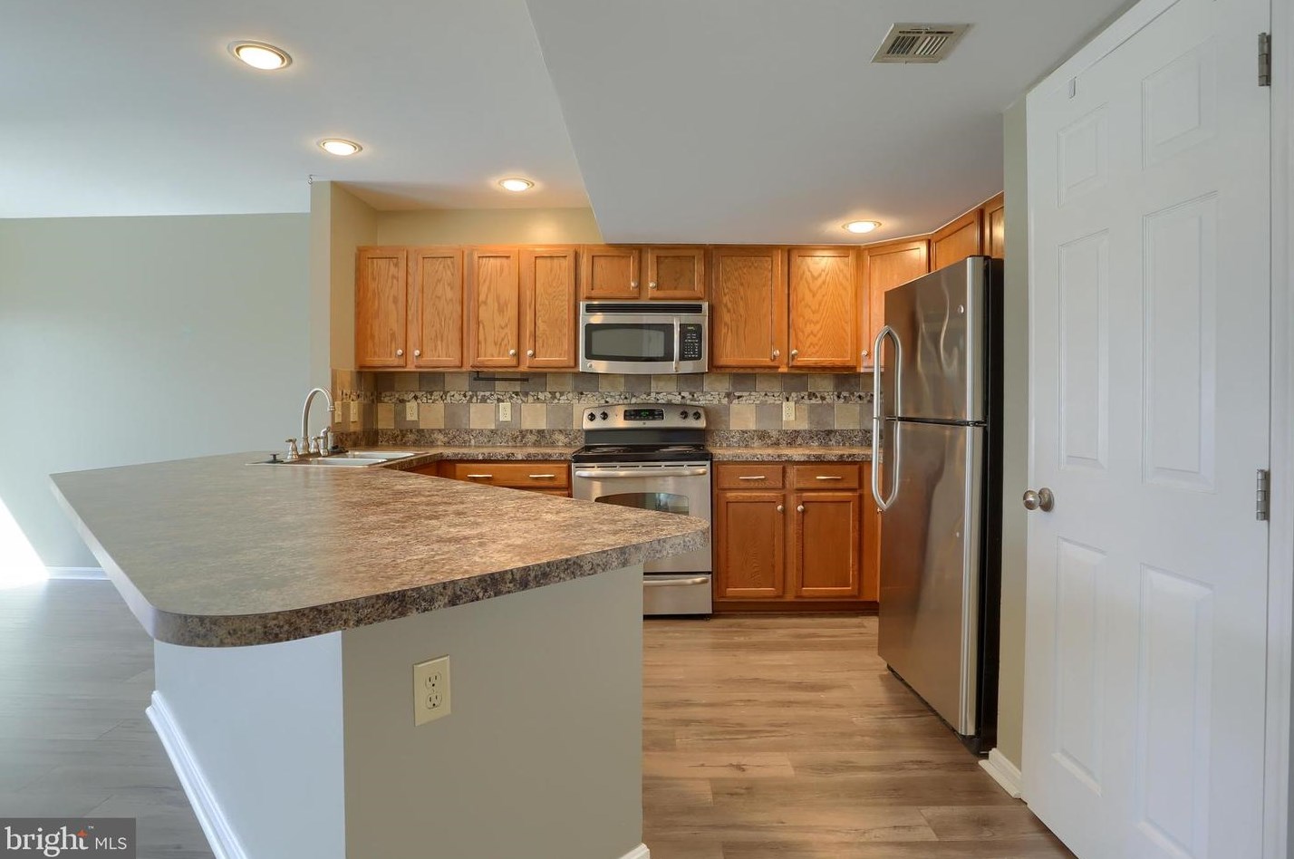 539 Pond View Ct, Harrisburg PA  17110-4020 exterior