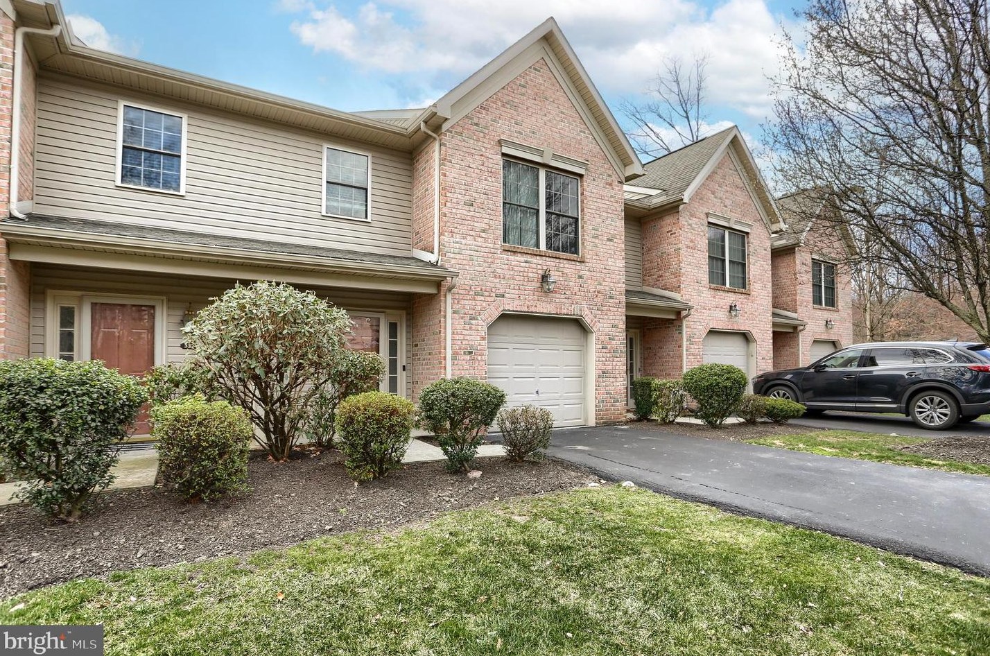 539 Pond View Ct, Harrisburg PA  17110-4020 exterior