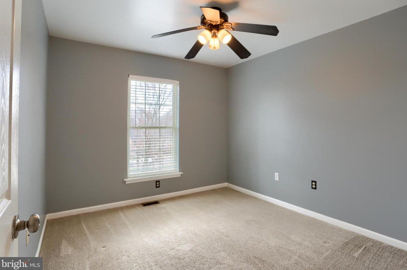 539 Pond View Ct, Harrisburg PA  17110-4020 exterior