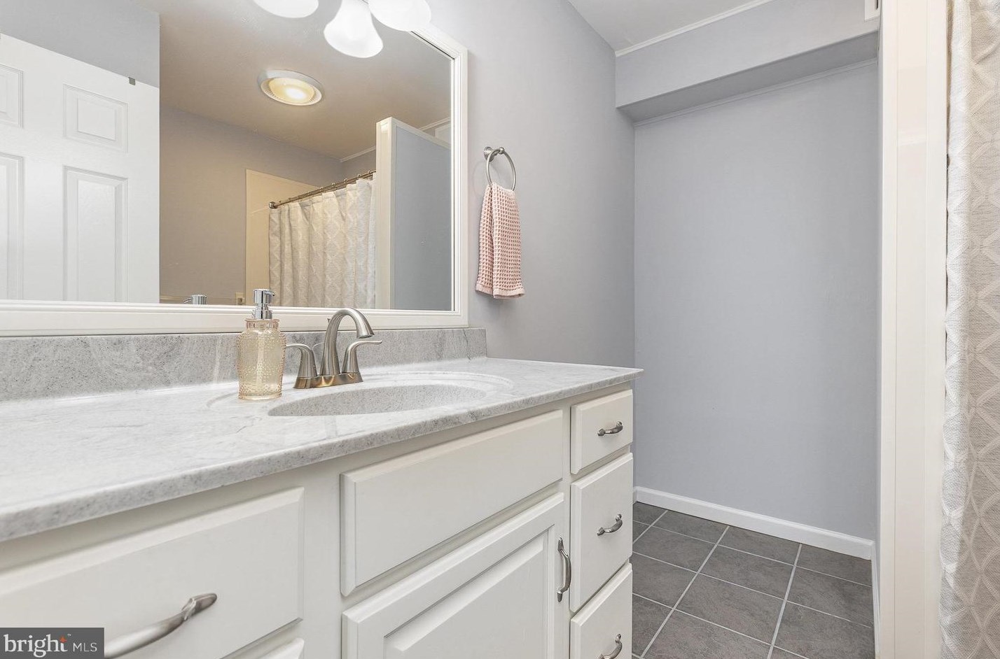 571 Roslaire Dr, Hummelstown PA  17036-9165 exterior