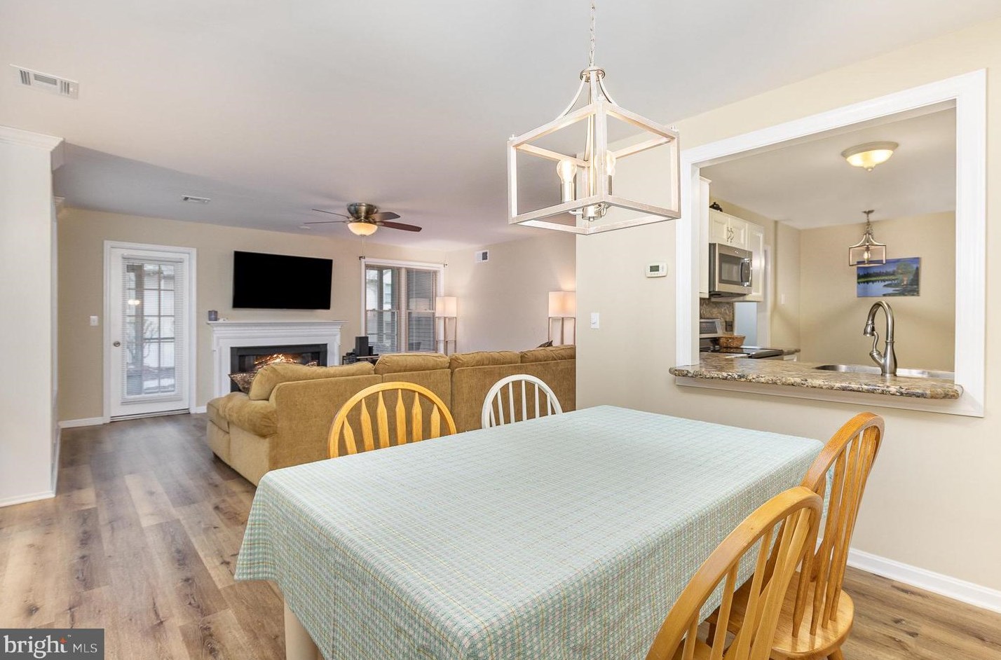 571 Roslaire Dr, Hummelstown PA  17036-9165 exterior