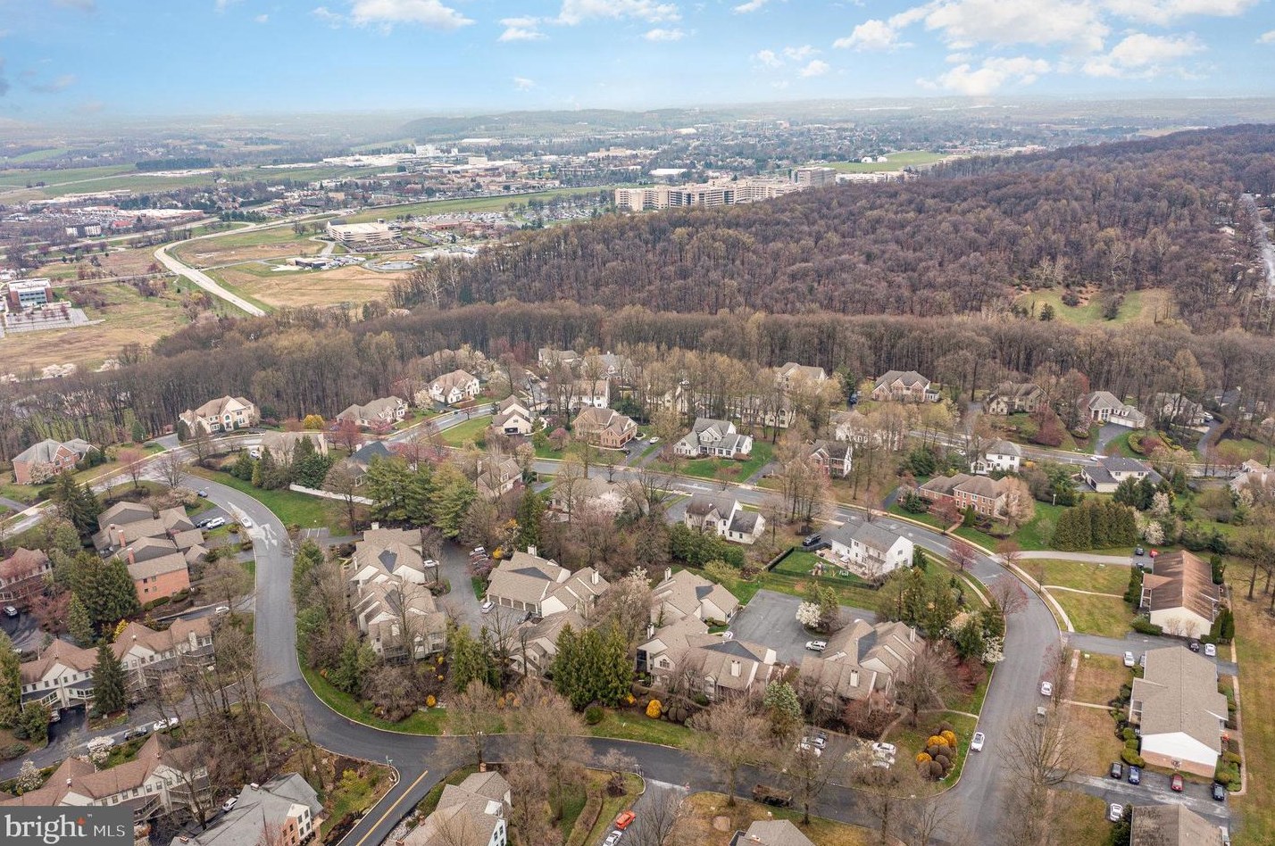 571 Roslaire Dr, Hummelstown PA  17036-9165 exterior