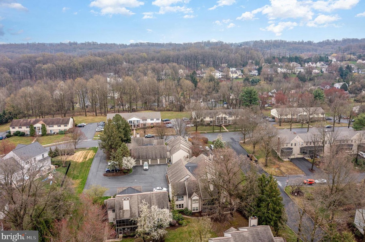 571 Roslaire Dr, Hummelstown PA  17036-9165 exterior
