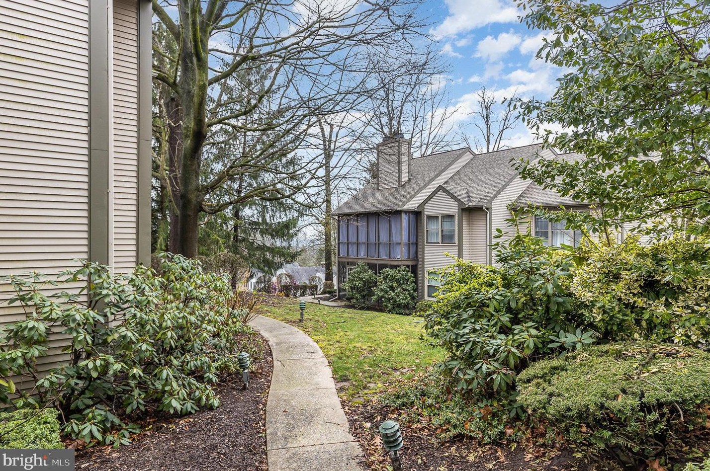 571 Roslaire Dr, Hummelstown PA  17036-9165 exterior