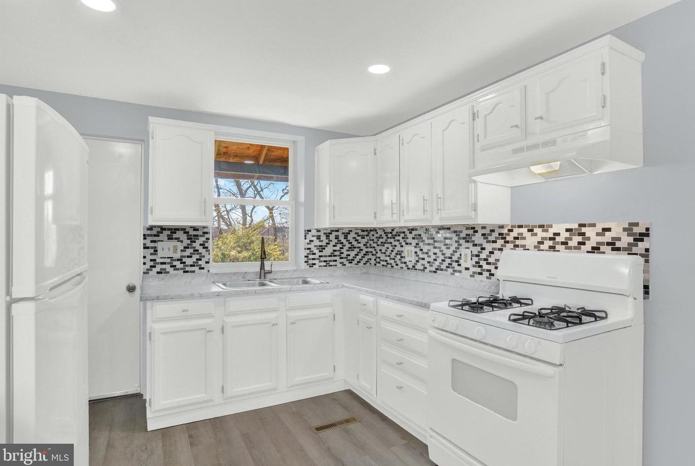 442 Cres St, Harrisburg PA  17104-1715 exterior