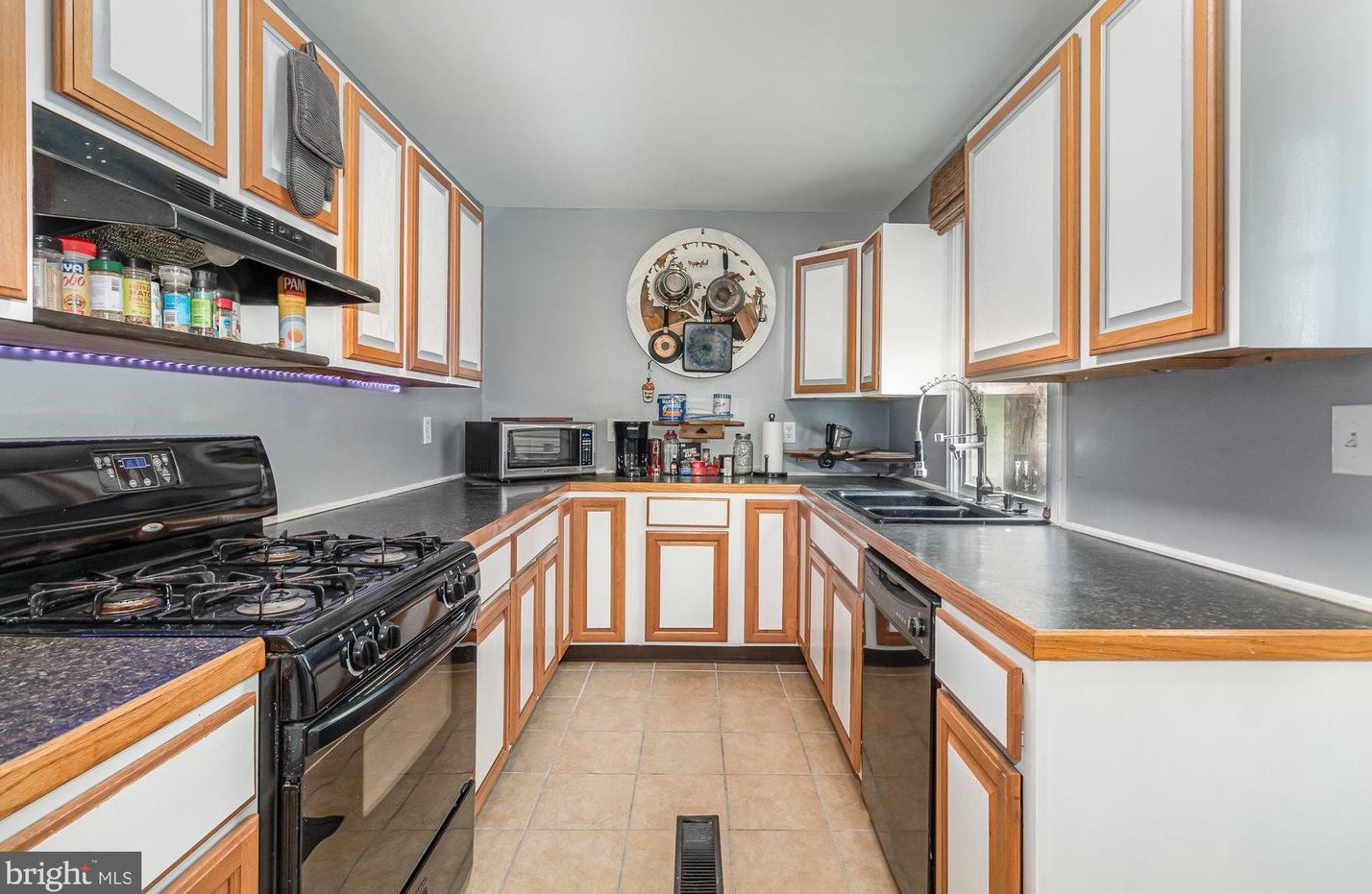 1317 Penn St, Harrisburg PA  17102-2649 exterior