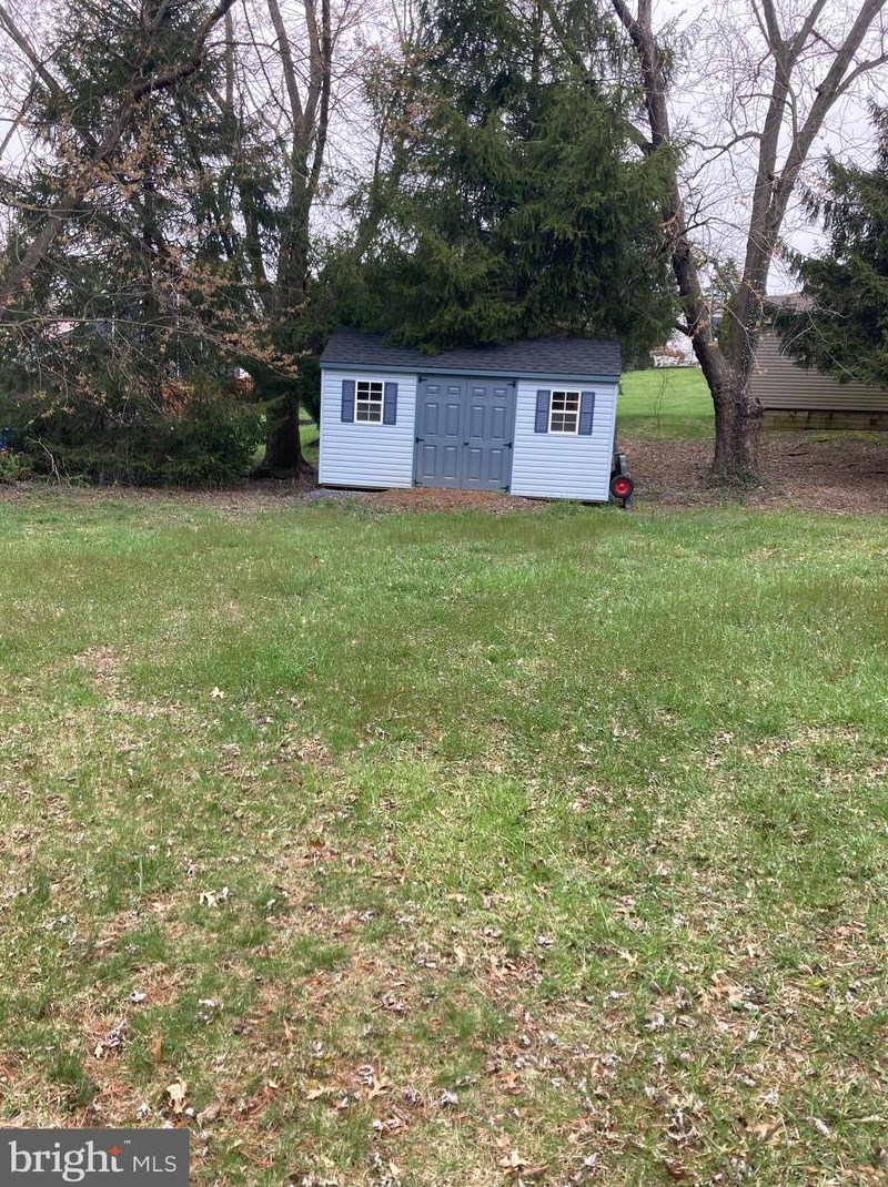 781 Chaucer Dr, Harrisburg PA  17111-3825 exterior