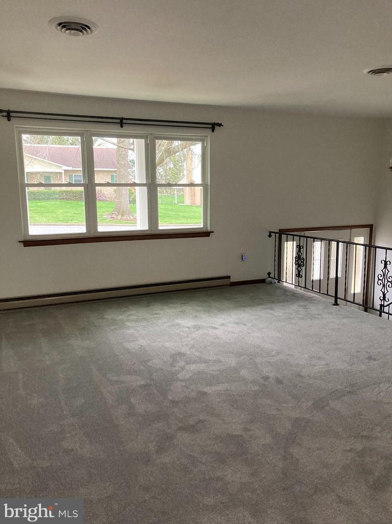 781 Chaucer Dr, Harrisburg PA  17111-3825 exterior