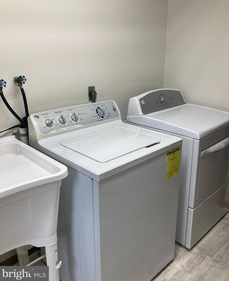 781 Chaucer Dr, Harrisburg PA  17111-3825 exterior