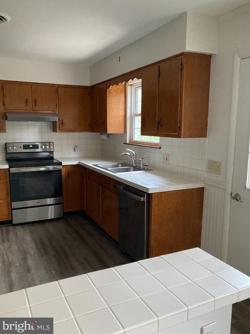 781 Chaucer Dr, Harrisburg PA  17111-3825 exterior