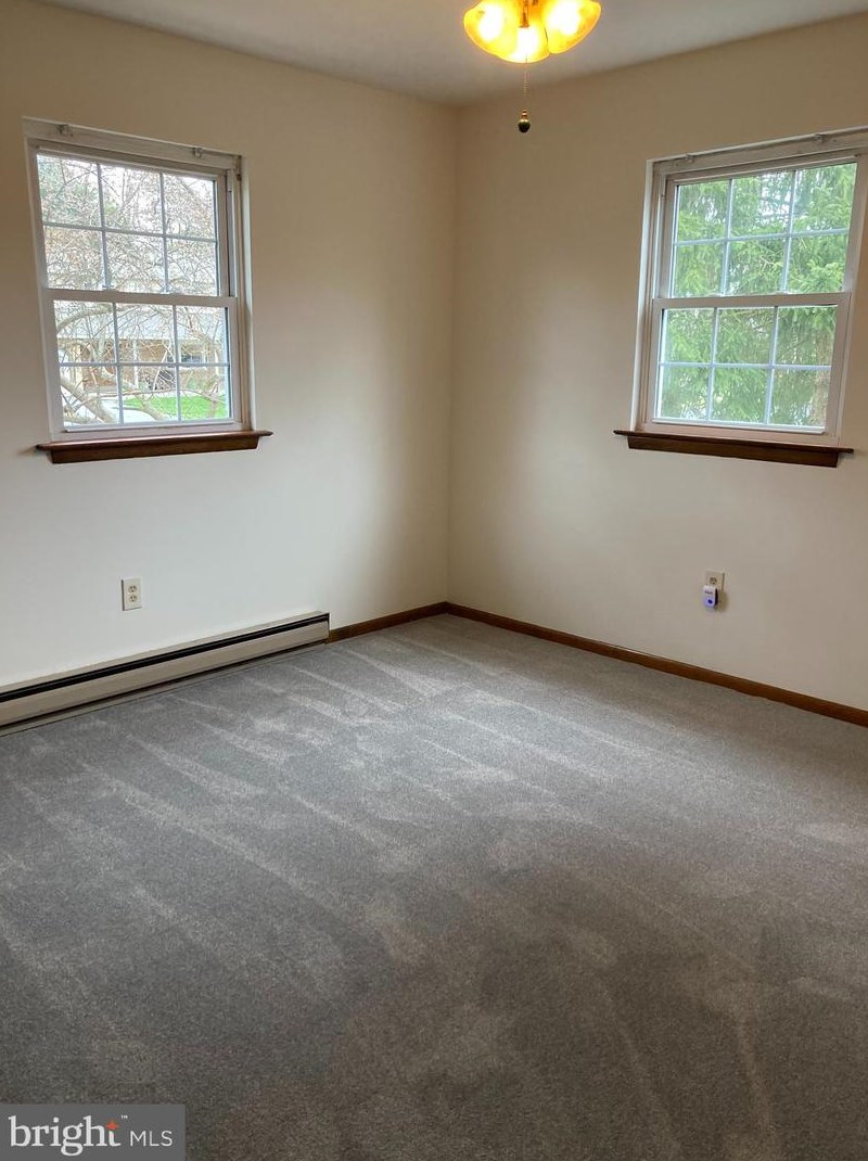 781 Chaucer Dr, Harrisburg PA  17111-3825 exterior