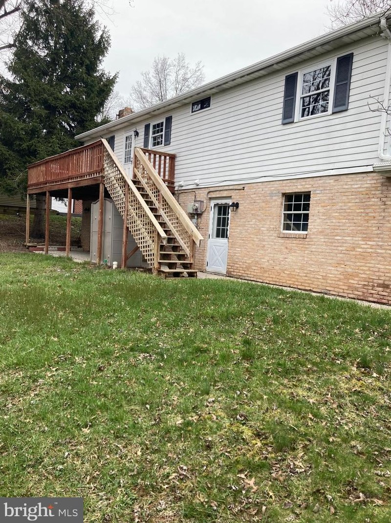 781 Chaucer Dr, Harrisburg PA  17111-3825 exterior