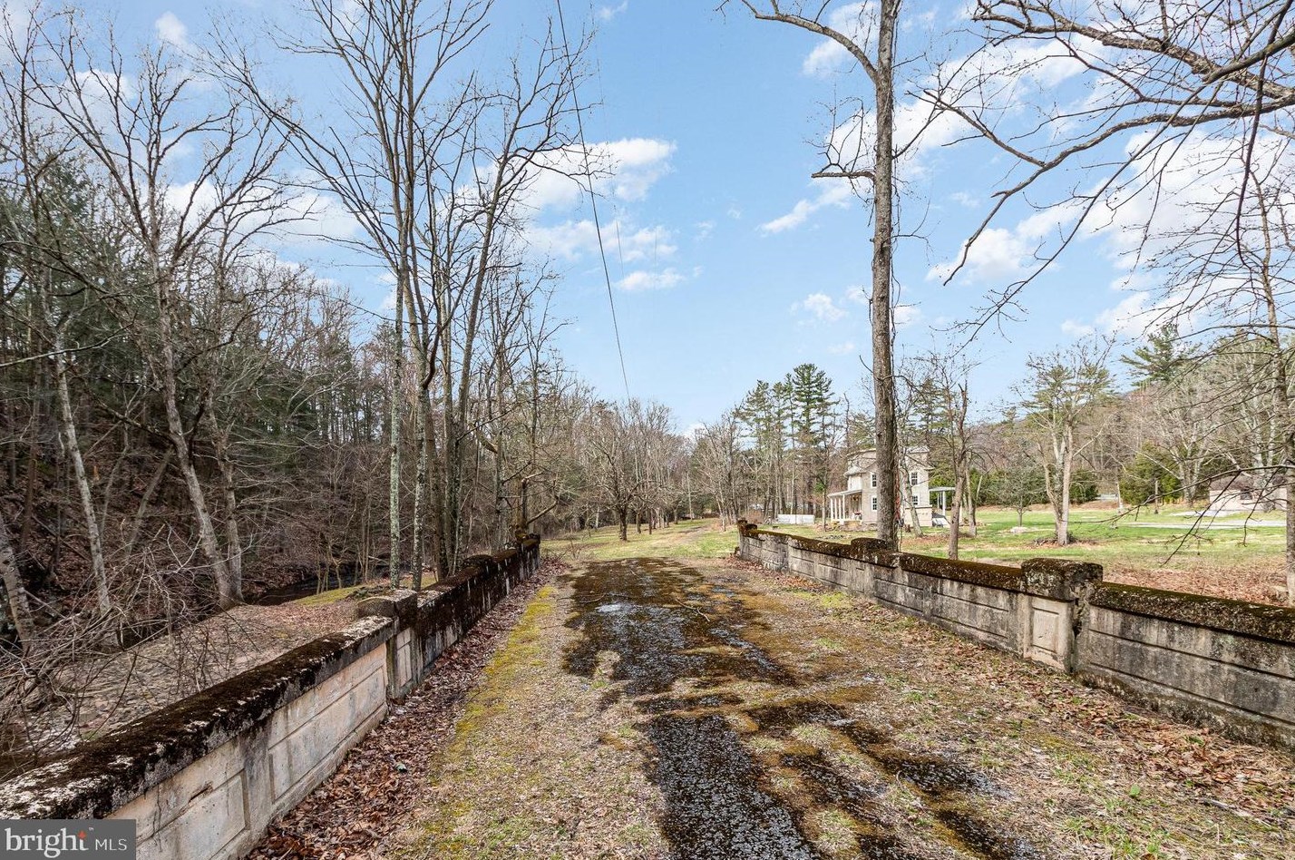 1001 Fishing Crk Vly Rd, Harrisburg PA 17112-9234 exterior