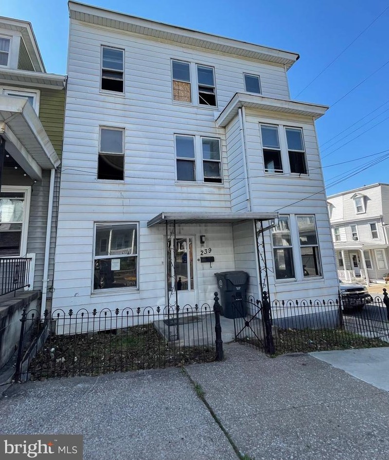 239 Locust St, Harrisburg PA  17113-2333 exterior